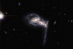 HST vyfotografoval interagující trojici galaxií
