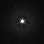 Sonda DART namířila kameru na jasnou hvězdu Vegu