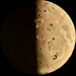 Sonda Juno pořídila nové snímky Jupiterova měsíce Io
