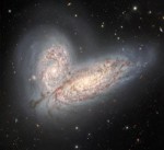 Snímek splývajících spirálních galaxií naznačuje, co čeká Mléčnou dráhu