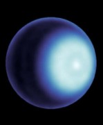 Polární cyklon na Uranu v novém světle