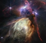 Webbův teleskop slaví první výročí velkolepým snímkem oblasti formování hvězd
