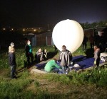 Přípravy na noční start stratosférického balónu vrcholí